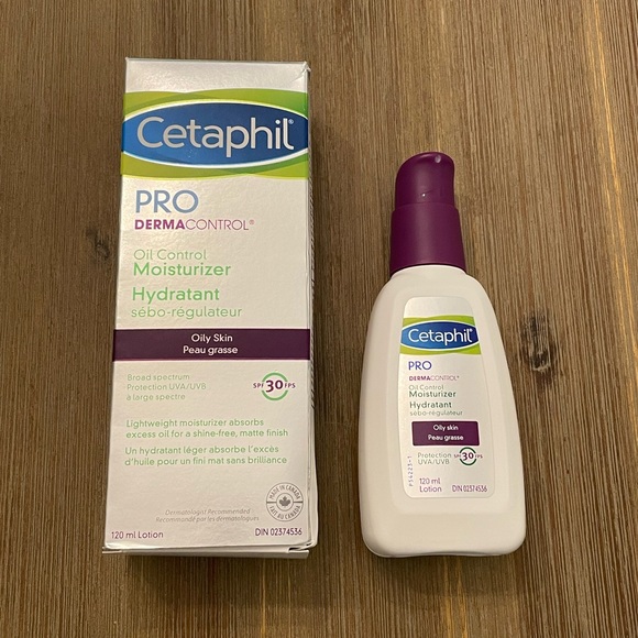 Cetaphil Pro DermaControl Moisturizer w SPF 30 - Picture 2 of 4